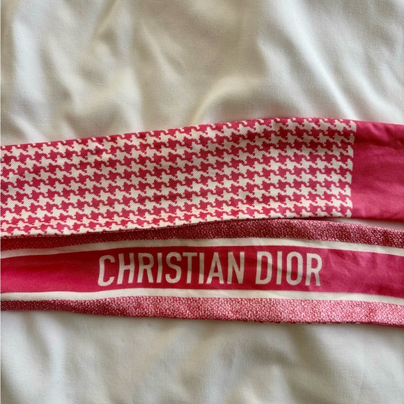 Christian Dior Silk Houndstooth Mitzah Scarf Pink - Picture 3 of 4